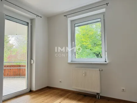 Schlafzimmer mit Balkonzugang