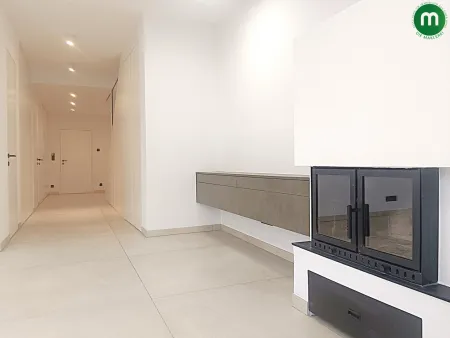 Im Wohnbereich empfängt Sie ein Kamin