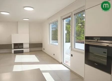 viel Tageslicht dank großer Fensterflächen