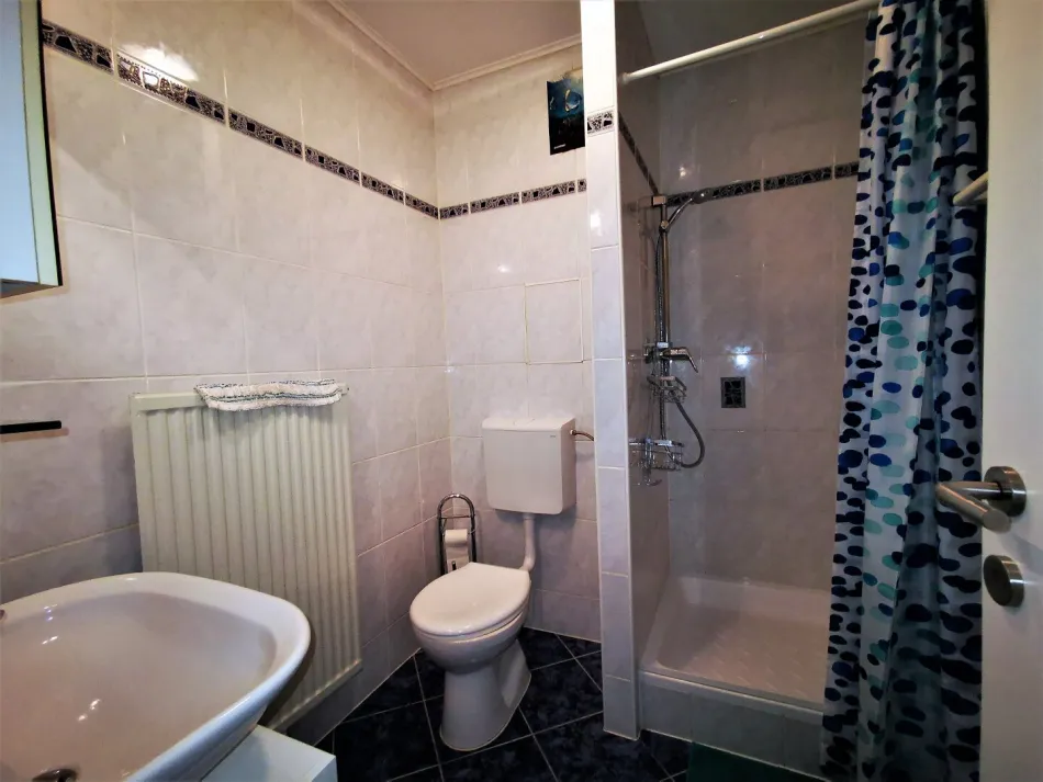 Studio / Apartment in einer Anlage mit großem Garten und Outdoor-Swimmingpool - Bild