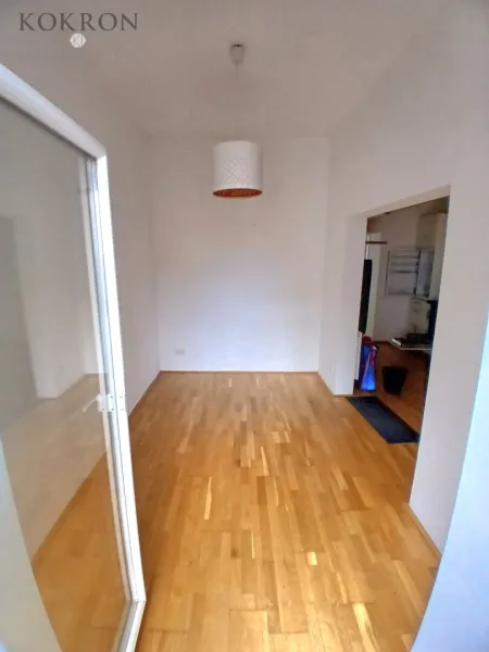 Kabinett oder auch Schlafzimmer mit Ausgang auf Balkon