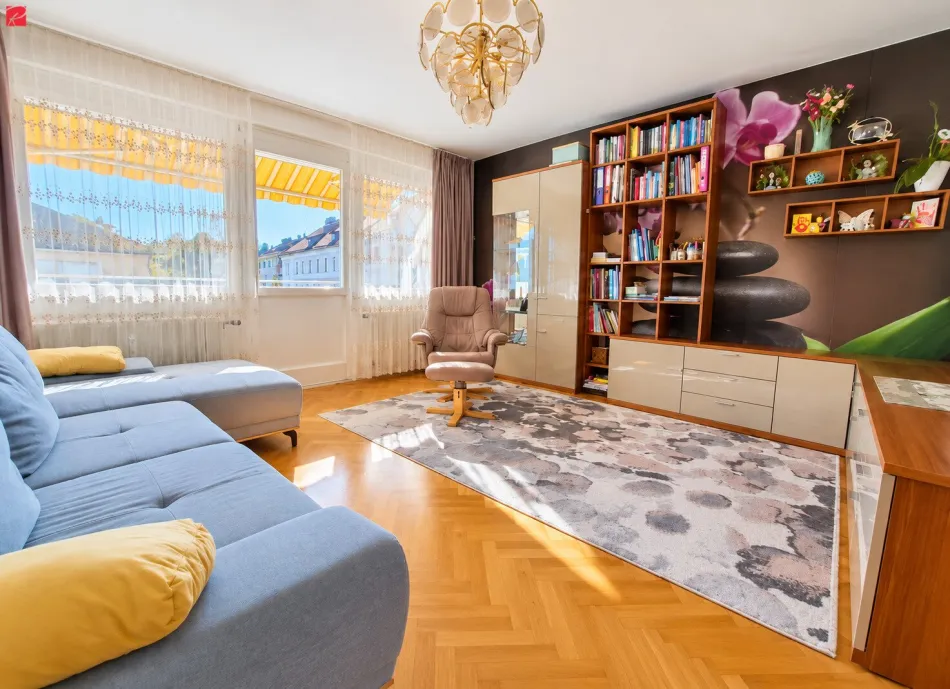 Zentrumsnah wohnen – hochwertig saniert mit Balkon, Loggia und Garage! - Bild