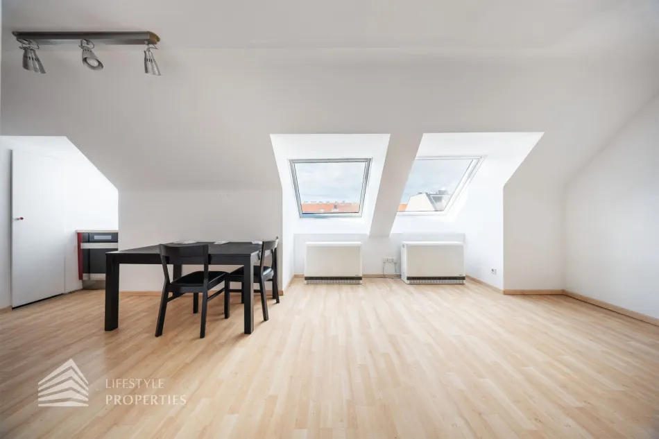 Ruhige Dachgeschosswohnung mit Lift und hofseitiger Ausrichtung im 16. Bezirk - Bild