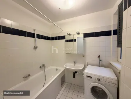 Badezimmer mit Fenster | Digital aufgewertet