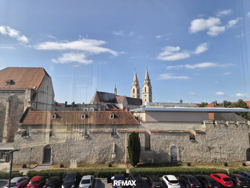 Großzügiges Büro mit ca. 586 m² zu mieten- vollsaniert, zentral gelegen mit traumhaftem Ausblick – verfügbar ab 2027! - Titelbild