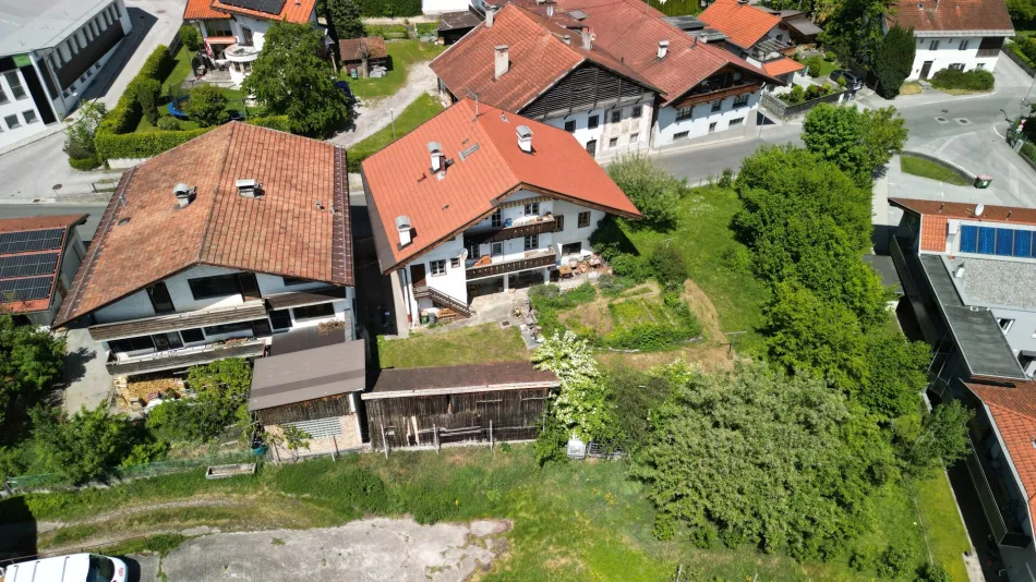Raum für Ihre Projektidee: Erweitern oder neu planen - Entwicklungspotenzial in zentraler Lage von Absam - Titelbild