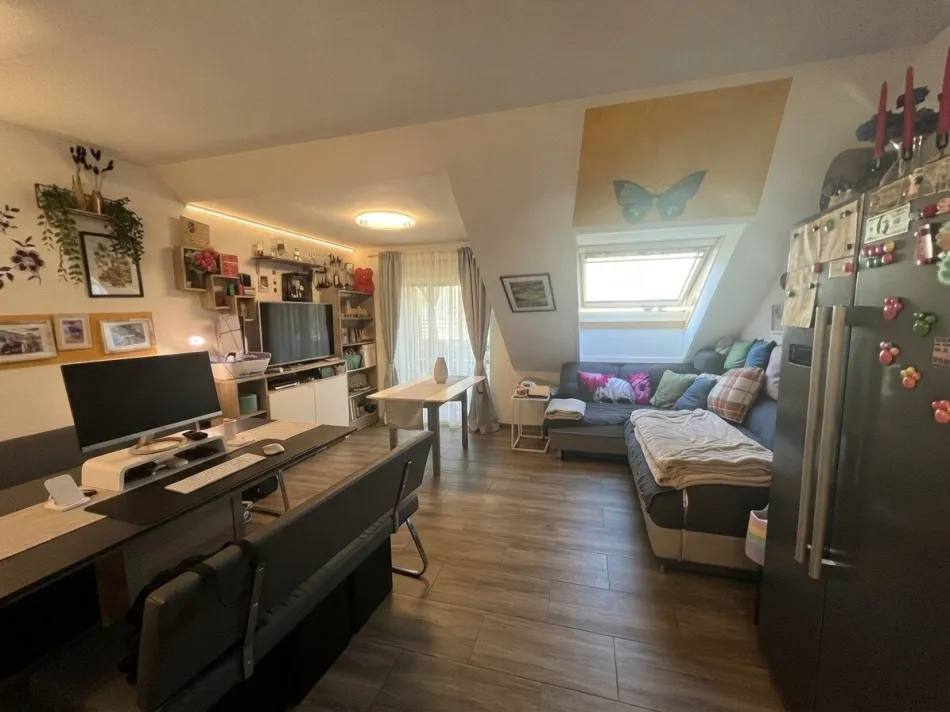 Charmante Dachgeschosswohnung mit Wintergarten in Fürnitz - Titelbild
