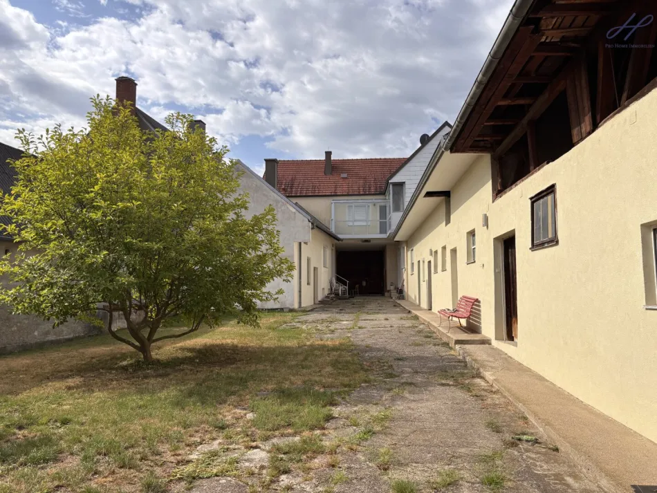 Charmantes Bauernhaus mit ca. 220 m² Wohnfläche, Garten und vielseitigen Nebengebäuden in Draßmarkt - Bild