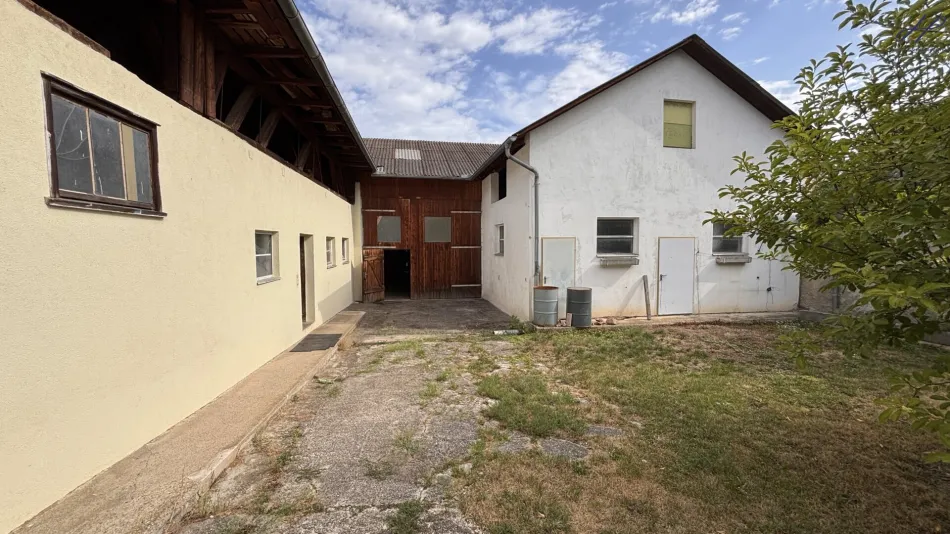Charmantes Bauernhaus mit ca. 220 m² Wohnfläche, Garten und vielseitigen Nebengebäuden in Draßmarkt - Bild