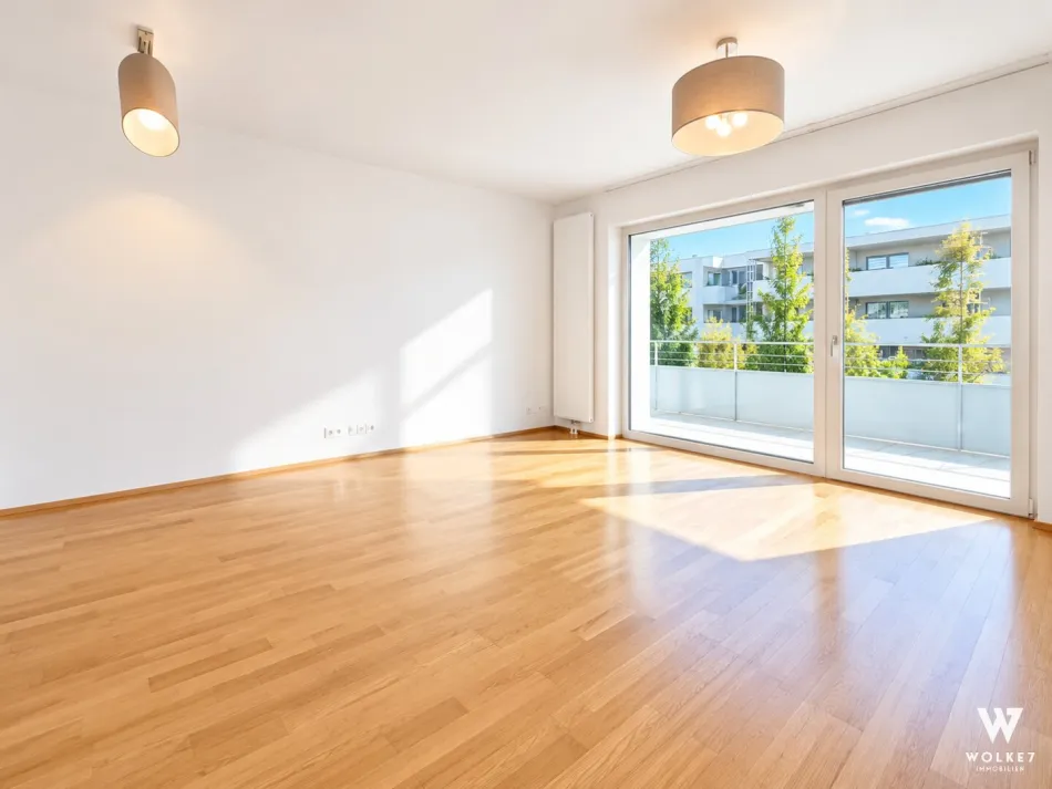 SEESTADT: Exklusive 2-Zimmer-Wohnung mit traumhaftem Seeblick, Balkon & Loggia | Tiefgaragenstellplatz - Titelbild