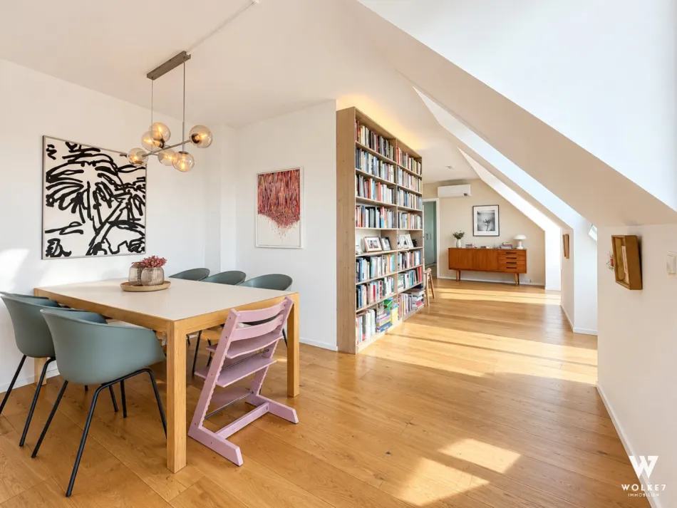Wunderschöne Dachgeschosswohnung mit Terrasse & Balkon | inkl. Klimaanlagen, Lift und Garagenstellplatz - Bild