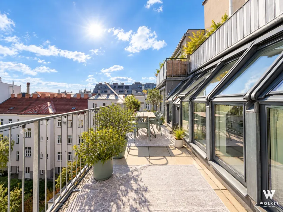 Wunderschöne Dachgeschosswohnung mit Terrasse & Balkon | inkl. Klimaanlagen, Lift und Garagenstellplatz - Titelbild