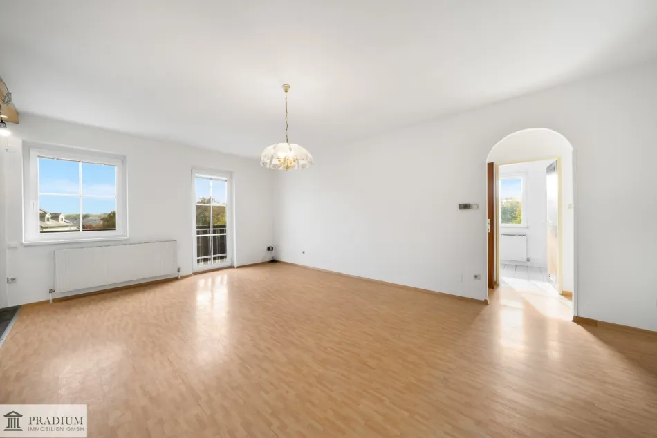 Lichtdurchflutete 3-Zimmer-Dachgeschosswohnung mit Balkon in Bruck an der Leitha - Bild