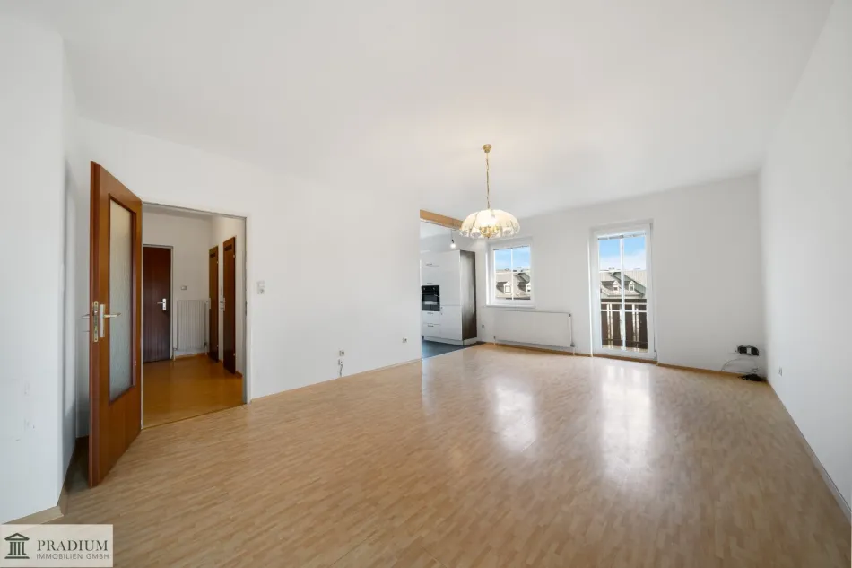 Lichtdurchflutete 3-Zimmer-Dachgeschosswohnung mit Balkon in Bruck an der Leitha - Bild