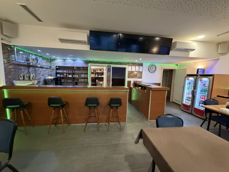 Gastronomielokal mit Bar und Küche in zentraler Lage von Salzburg - Titelbild