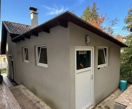 Nebengebäude inkl. Sauna mit Dusche und extra Werkraum