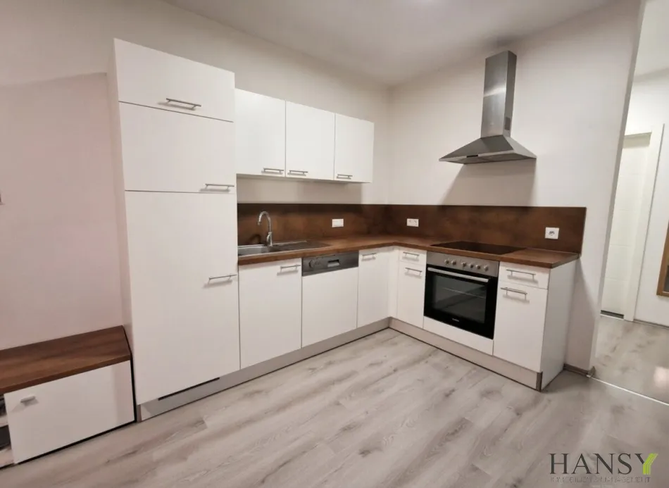 2-Zimmer Wohnung mit großzügigem Balkon in Bad Vöslau - Titelbild