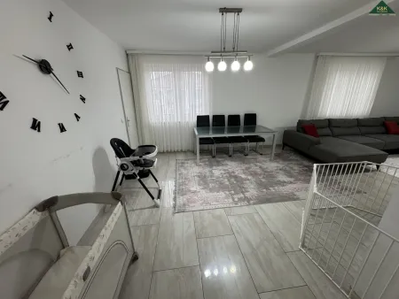 ZUSÄTZLICH VIEL PLATZ FÜR EIN 2. HAUS (noch 236 m² verbaubare Fläche)