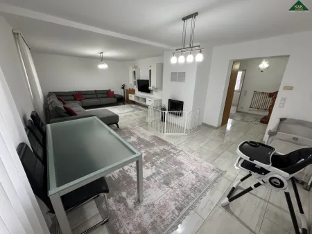 ZUSÄTZLICH VIEL PLATZ FÜR EIN 2. HAUS (noch 236 m² verbaubare Fläche)