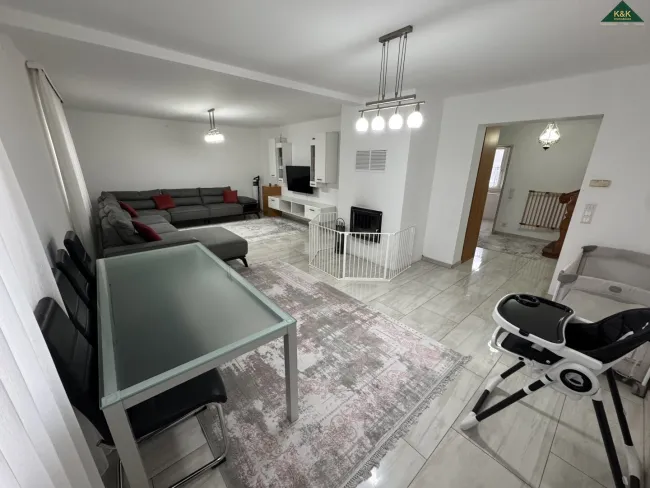 ZUSÄTZLICH VIEL PLATZ FÜR EIN 2. HAUS (noch 236 m² verbaubare Fläche) - Bild