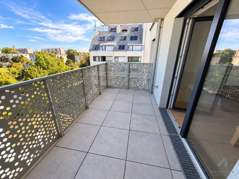 Nähe Alte Donau++ Lichtdurchflutete 2-Zimmer-Wohnung mit großzügigem Balkon & Weitblick ++ Absolute Ruhelage ++ 4. Liftstock ++ Sofort bezugsfertig - Titelbild