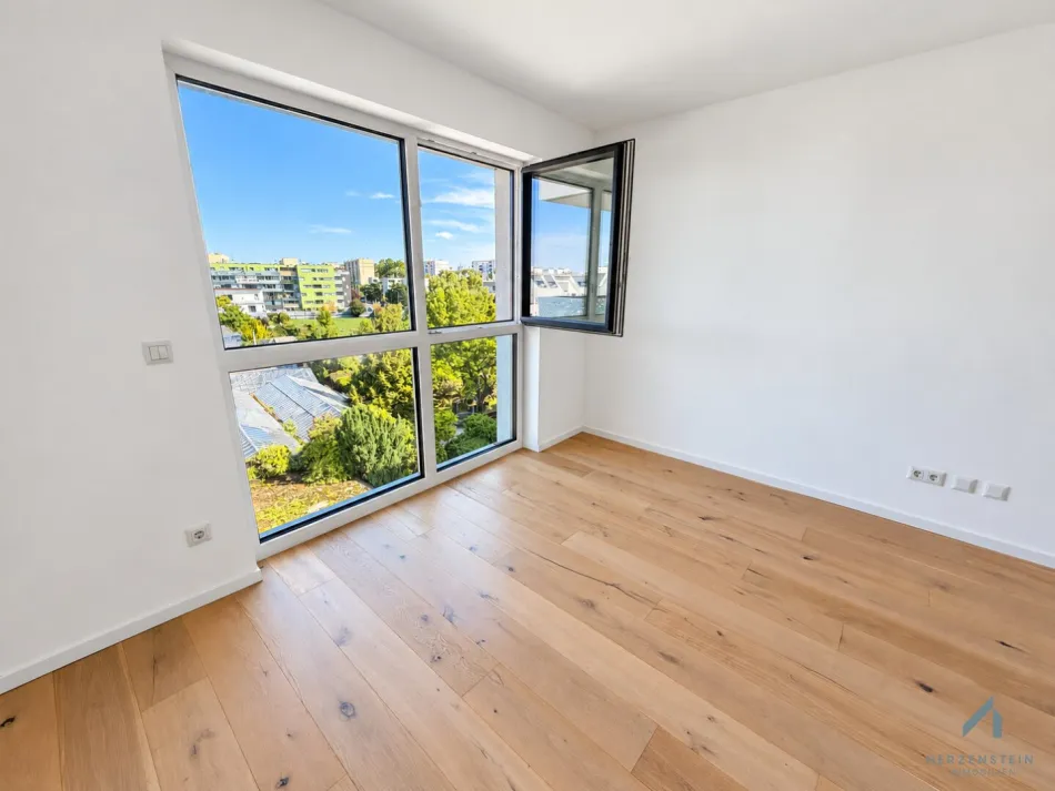 Nähe Alte Donau++ Lichtdurchflutete 2-Zimmer-Wohnung mit großzügigem Balkon & Weitblick ++ Absolute Ruhelage ++ 4. Liftstock ++ Sofort bezugsfertig - Bild