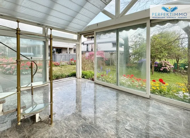 Haus mit großem Garten und Gestaltungspotenzial - Bild