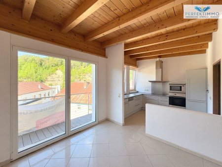 Zentrale 4-Zimmer-Wohnung im Dachgeschoß