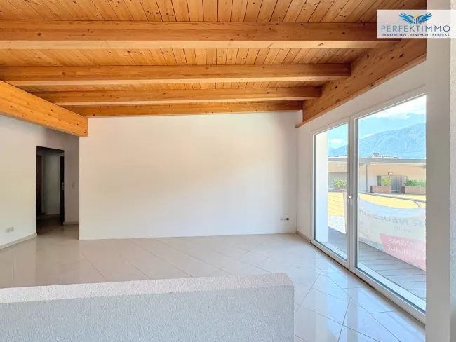Zentrale 4-Zimmer-Wohnung im Dachgeschoß - Bild