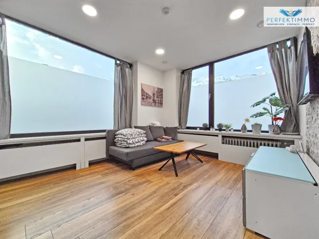 Schön sanierte 2-Zimmer-Wohnung mit Nordkettenblick im Zentrum von Innsbruck - Titelbild