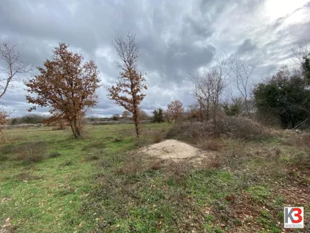 K3 - Vodnjan - teilbares, aufgeschlossenes Baugrundstück mit MEERBLICK