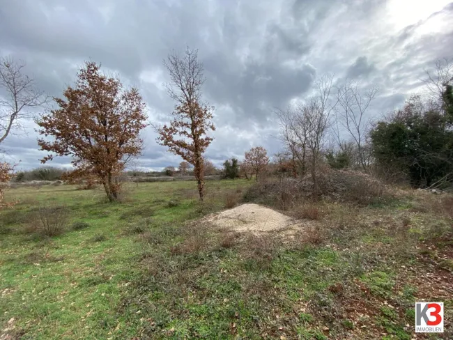 K3 - Vodnjan - teilbares, aufgeschlossenes Baugrundstück mit MEERBLICK - Bild