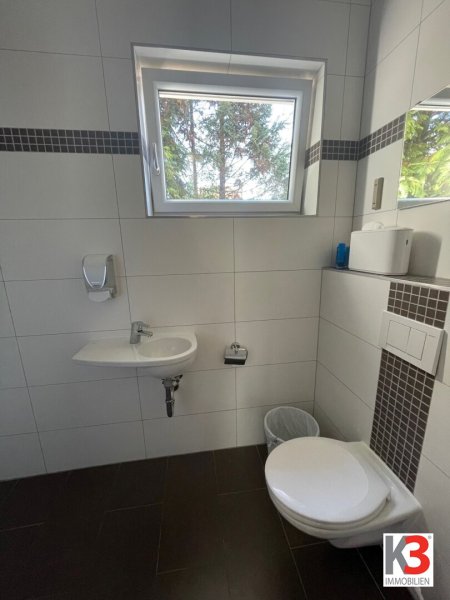 Das "BÜRO und WOHNEN" kann 3 Jahre angemietet werden !!! Einziehen und wohlfühlen (inkl. 1 PKW Stellplatz) ------------- 2. Wohnsitz möglich !!!