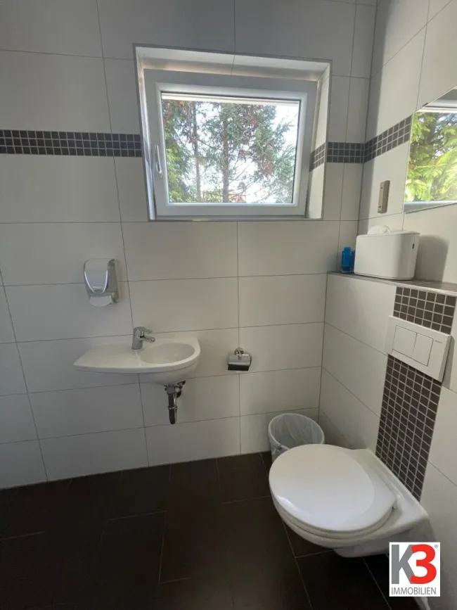 Das "BÜRO und WOHNEN" kann 3 Jahre angemietet werden !!! Einziehen und wohlfühlen (inkl. 1 PKW Stellplatz) ------------- 2. Wohnsitz möglich !!! - Bild