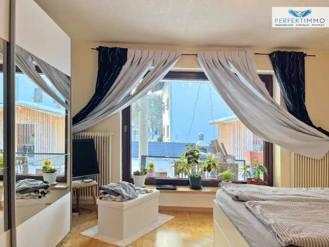 Mehrfamilienhaus mit großem Garten - Bild