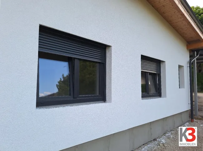 K3 - NEUBAUBUNGALOW IM ERSTBESITZ, hochwertige Ausstattung, schlüsselfertig, Doppelcarport, ruhige Dorfrandlage. - Titelbild