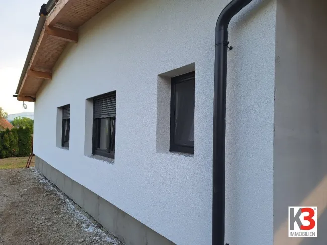 K3 - NEUBAUBUNGALOW IM ERSTBESITZ, hochwertige Ausstattung, schlüsselfertig, Doppelcarport, ruhige Dorfrandlage. - Bild