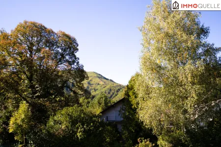 Wohnen, wo die Berge grüßen! Großzügige Dachgeschosswohnung mit Ausblick ins Grüne und 2 Schlafzimmern