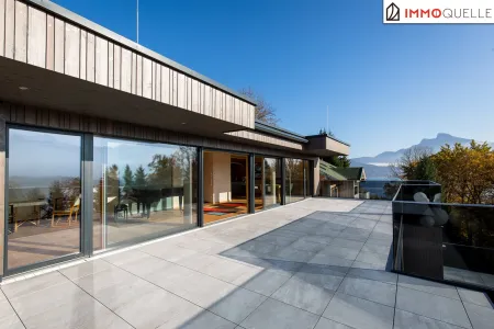Penthouse am Mondsee – Ein Rückzugsort der Extraklasse! Hochwertige Vollholz-Architektur, 4 Terrassen und spektakulärer Panoramablick auf den Mondsee – bezugsfertig und barrierefrei.