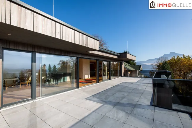Penthouse am Mondsee – Ein Rückzugsort der Extraklasse! Hochwertige Vollholz-Architektur, 4 Terrassen und spektakulärer Panoramablick auf den Mondsee – bezugsfertig und barrierefrei. - Bild