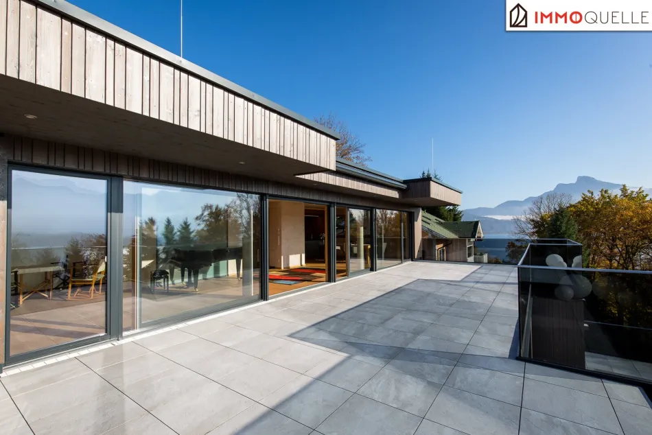 Penthouse am Mondsee – Ein Rückzugsort der Extraklasse! Hochwertige Vollholz-Architektur, 4 Terrassen und spektakulärer Panoramablick auf den Mondsee – bezugsfertig und barrierefrei. - Bild