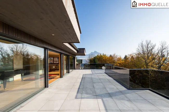 Penthouse am Mondsee – Ein Rückzugsort der Extraklasse! Hochwertige Vollholz-Architektur, 4 Terrassen und spektakulärer Panoramablick auf den Mondsee – bezugsfertig und barrierefrei. - Titelbild
