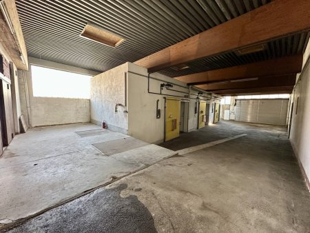 Renditeobjekt mit Potential im Zentrum von Hainfeld: Zinshaus mit Geschäftslokalen, Lagerhalle und Freifläche