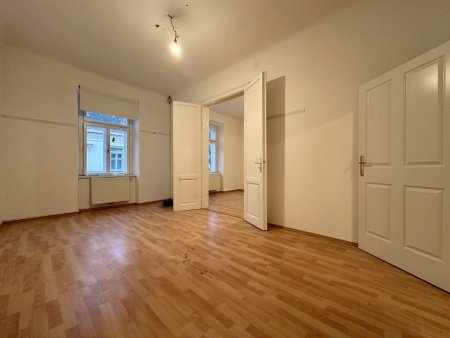 Altbau Büro / Ordination / Praxis beim Grünen Markt!