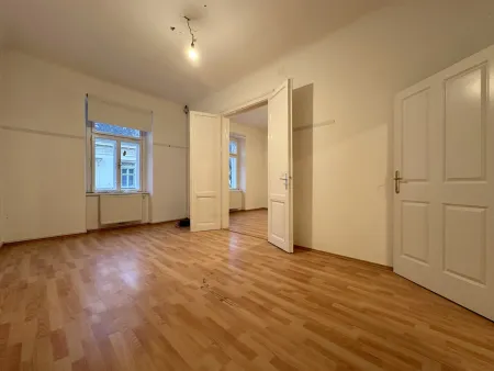 Altbau Büro / Ordination / Praxis beim Grünen Markt!