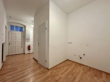 Altbau Büro / Ordination / Praxis beim Grünen Markt!
