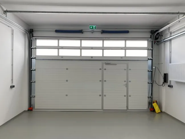 Halle 87m² mit ebenerdiger Einfahrt in Top Lage im Industriezentrum - Bild