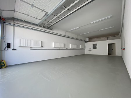 Halle 87m² mit ebenerdiger Einfahrt in Top Lage im Industriezentrum