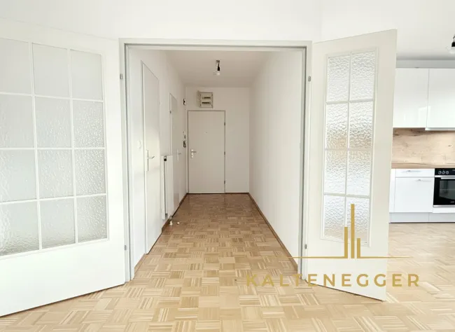 Eingangsbereich mit WC 1 und Abstellraum