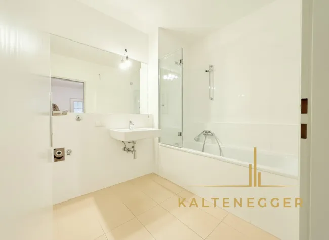 Bad 5,13 m² mit Wanne und WM-Anschluss
